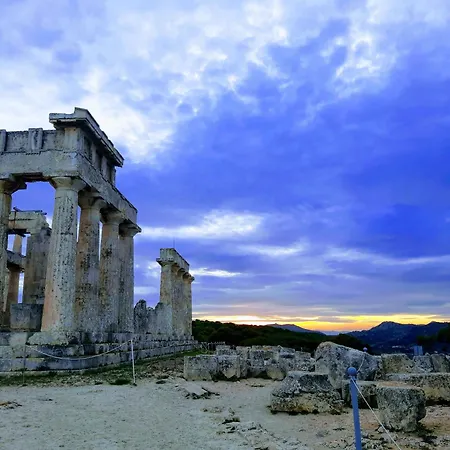 Άνετο Διαμέρισμα Στο Κέντρο Της Πόλης Aegina Exterior foto