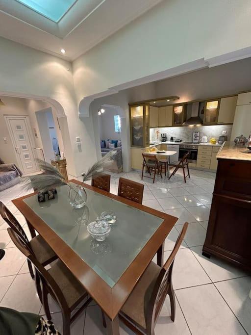 άνετο στο κέντρο της πόλης Apartment Aegina